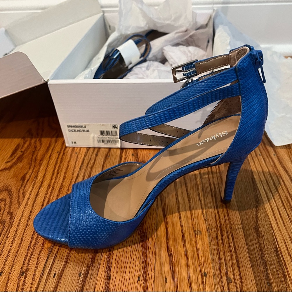 Style & Co women’s size 7 blue heel